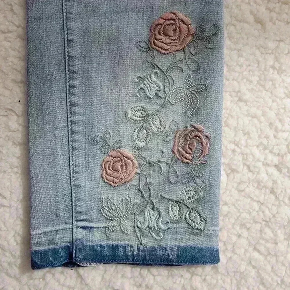 Monroe & Main Jeans Womens 12 Embroidered Floral Boho Raw Hem - Picture 3 of 16